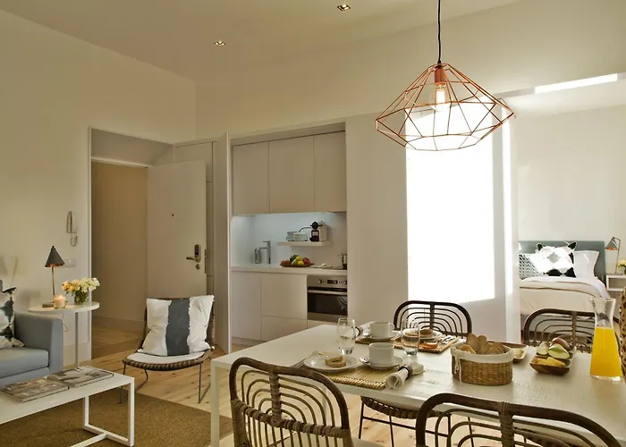 Alojamentos: Lisbon Five Stars Apartments Combro 77